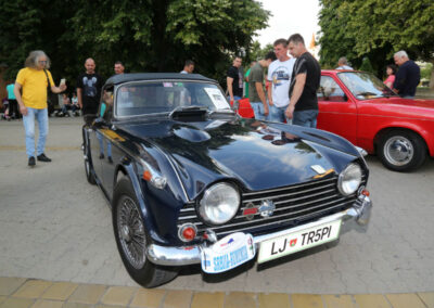 Gradski trg u Kikindi ukrasili oldtajmeri